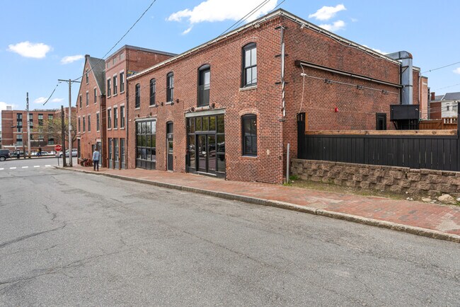 More details for 8-10 Cotton St, Portland, ME - Retail for Lease