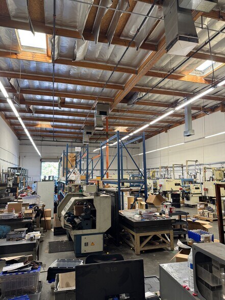 25620 Rye Canyon Rd, Valencia, CA à louer - Photo du bâtiment - Image 2 de 14