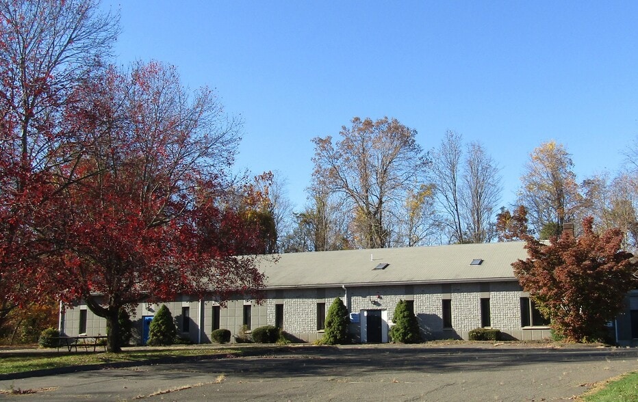 18 Airline Rd, Durham, CT for sale - Building Photo - Image 2 of 3