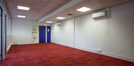 Office in Saint-Ouen for lease Interior Photo- Image 2 of 4