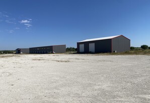 Warehouse w/ 18 Acre Yard in Eagle Ford Shale - Entrepôt