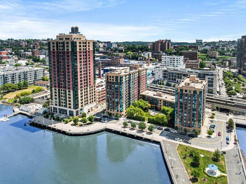 1 Van Der Donck St, Yonkers, NY à louer - Photo du bâtiment - Image 3 de 8