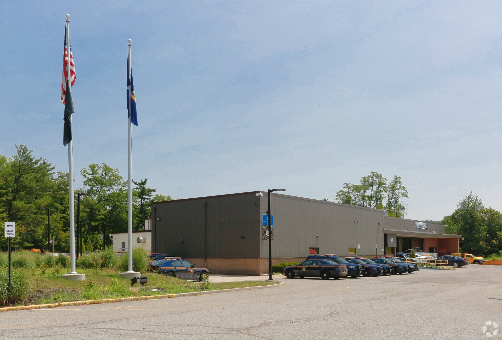 160 N Route 303, West Nyack, NY à louer Photo du bâtiment- Image 1 de 31