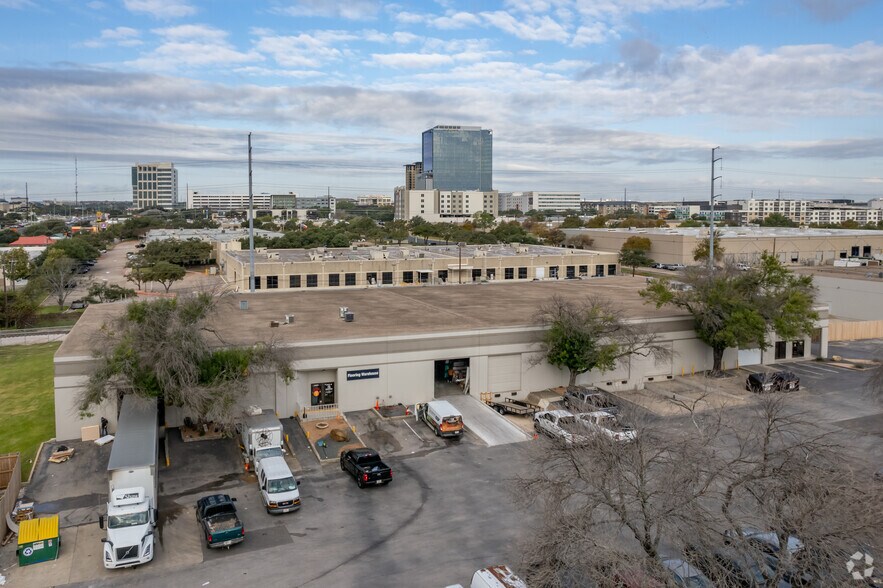 2400 W Braker Ln, Austin, TX à louer - Photo du bâtiment - Image 3 de 9