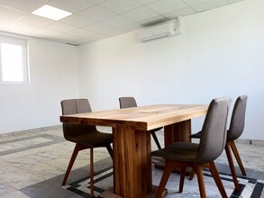 388 Avenue Charles De Gaulle, Vénissieux for lease Interior Photo- Image 2 of 7