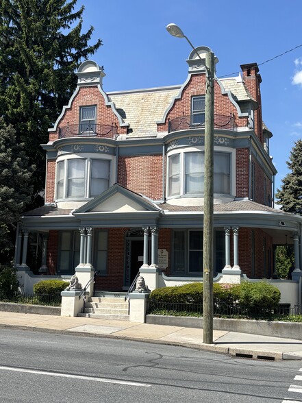 535 W Orange St, Lancaster, PA for lease - Building Photo - Image 2 of 4