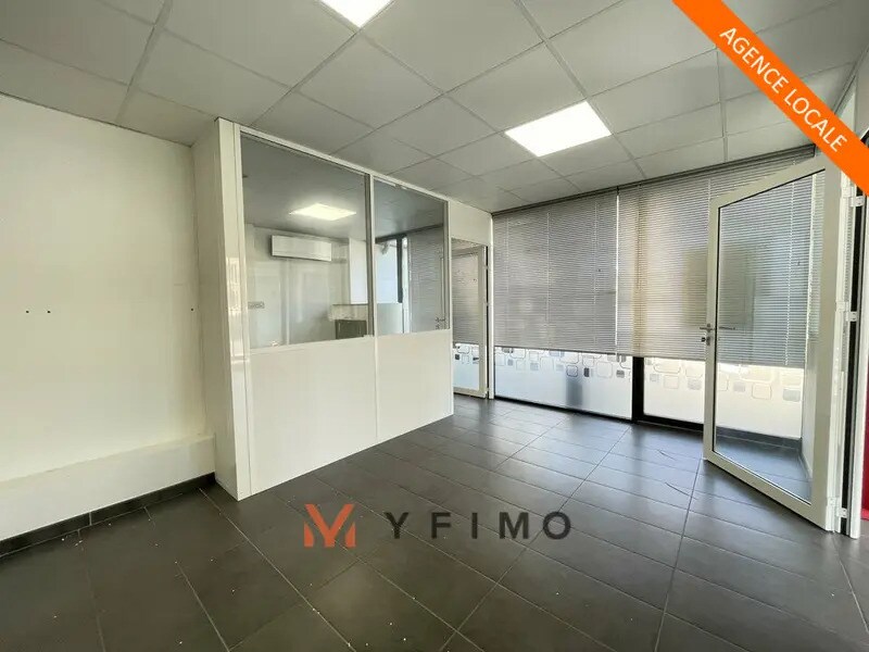 Retail in Ecquevilly for sale Interior Photo- Image 1 of 6