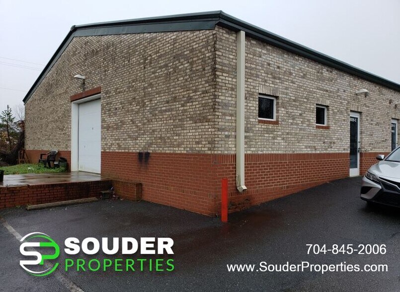 8037 Fairview Rd, Mint Hill, NC à louer - Photo du bâtiment - Image 3 de 3