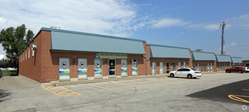 90-106 Martin Ross Ave, Toronto, ON for lease - Primary Photo - Image 1 of 3