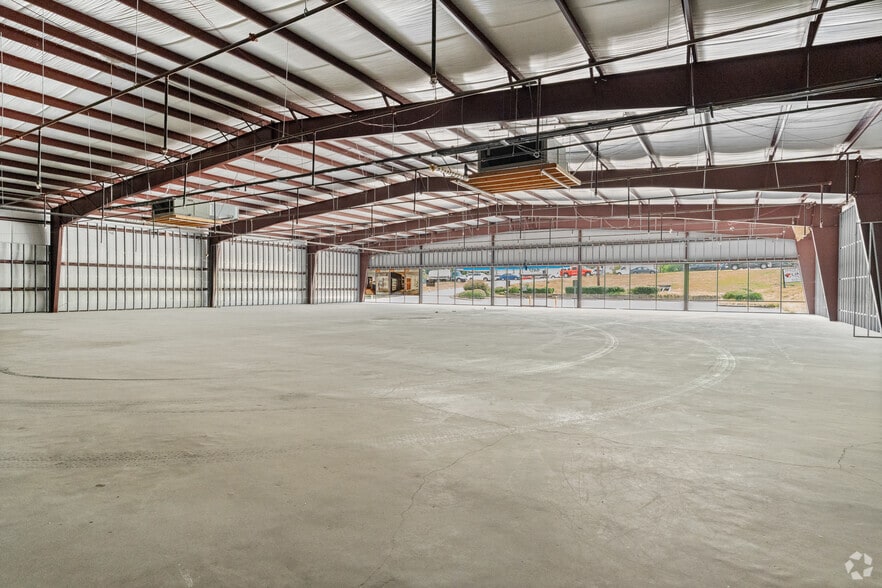 5457 W Davis St, Conroe, TX for lease - Interior Photo - Image 3 of 12