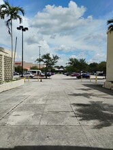 1205 NE 163rd St, North Miami Beach, FL à louer Photo intérieure- Image 1 de 4