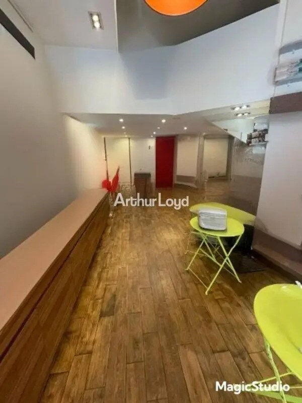 Retail in Reims for lease Interior Photo- Image 1 of 6