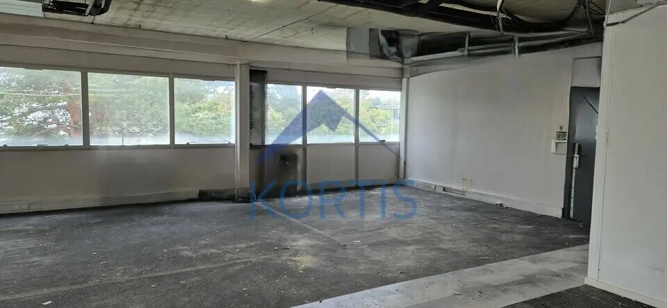Office in Bron for lease - Interior Photo - Image 2 of 6