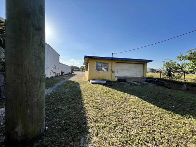 2860 S Kings Hwy, Fort Pierce, FL for lease - Building Photo - Image 2 of 7