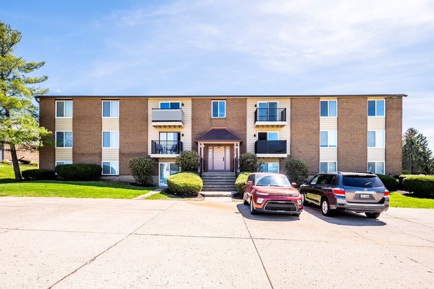2090 Woodtrail Dr, Fairfield, OH for sale - Primary Photo - Image 1 of 16