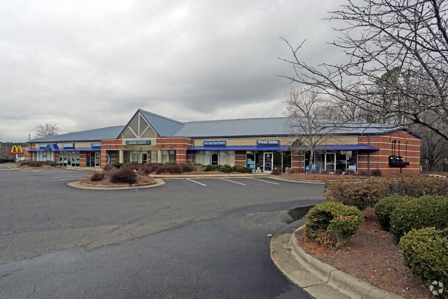 1921-2005 North Pointe Dr, Durham, NC à louer - Photo du bâtiment - Image 2 de 6