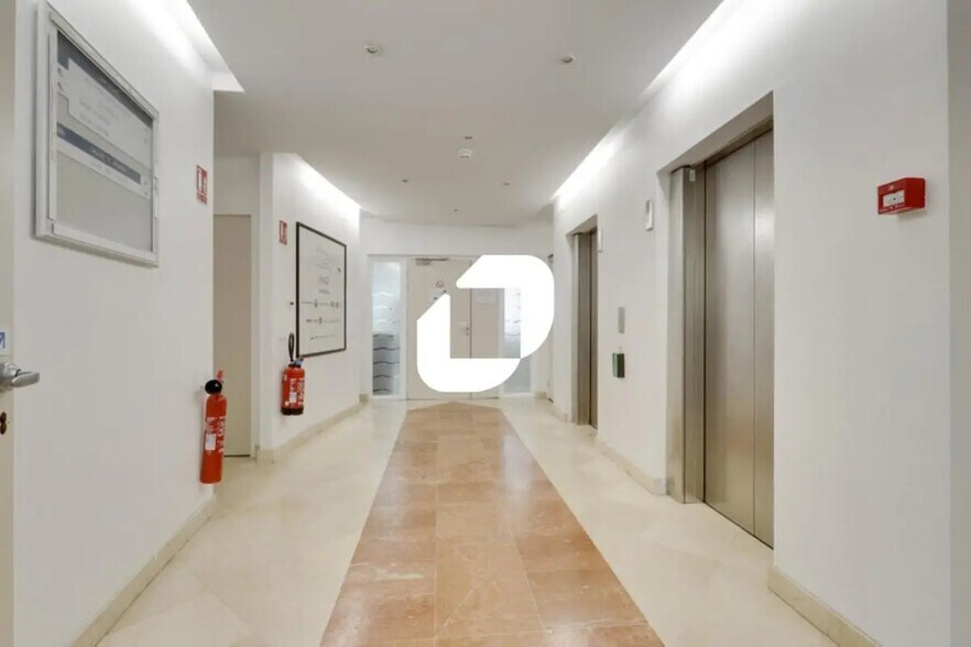 Bureau dans Chessy à louer - Photo du bâtiment - Image 2 de 12