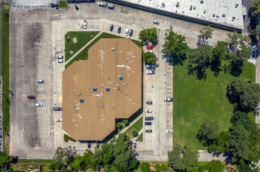 17030 Nanes Dr, Houston, TX à louer - Photo du bâtiment - Image 3 de 13