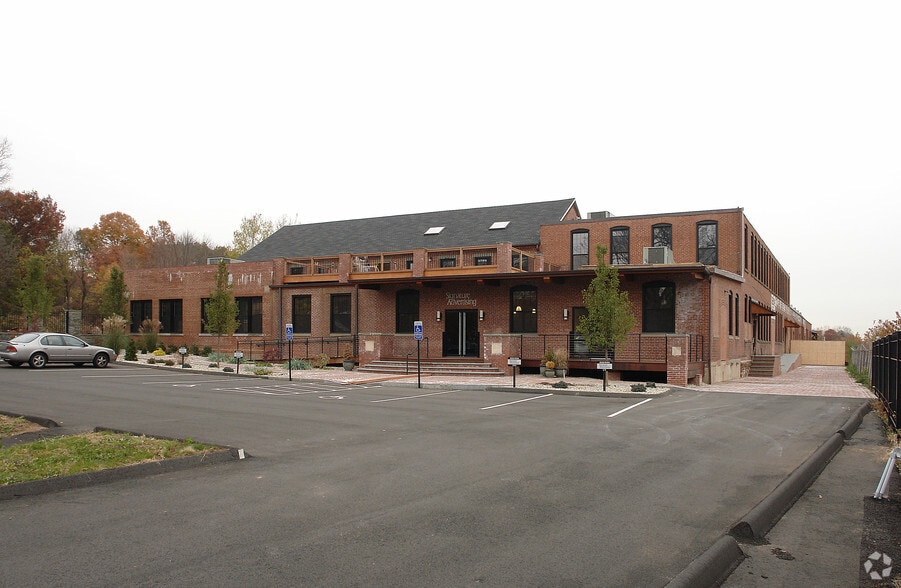 409 Canal St, Plantsville, CT for lease - Building Photo - Image 3 of 27