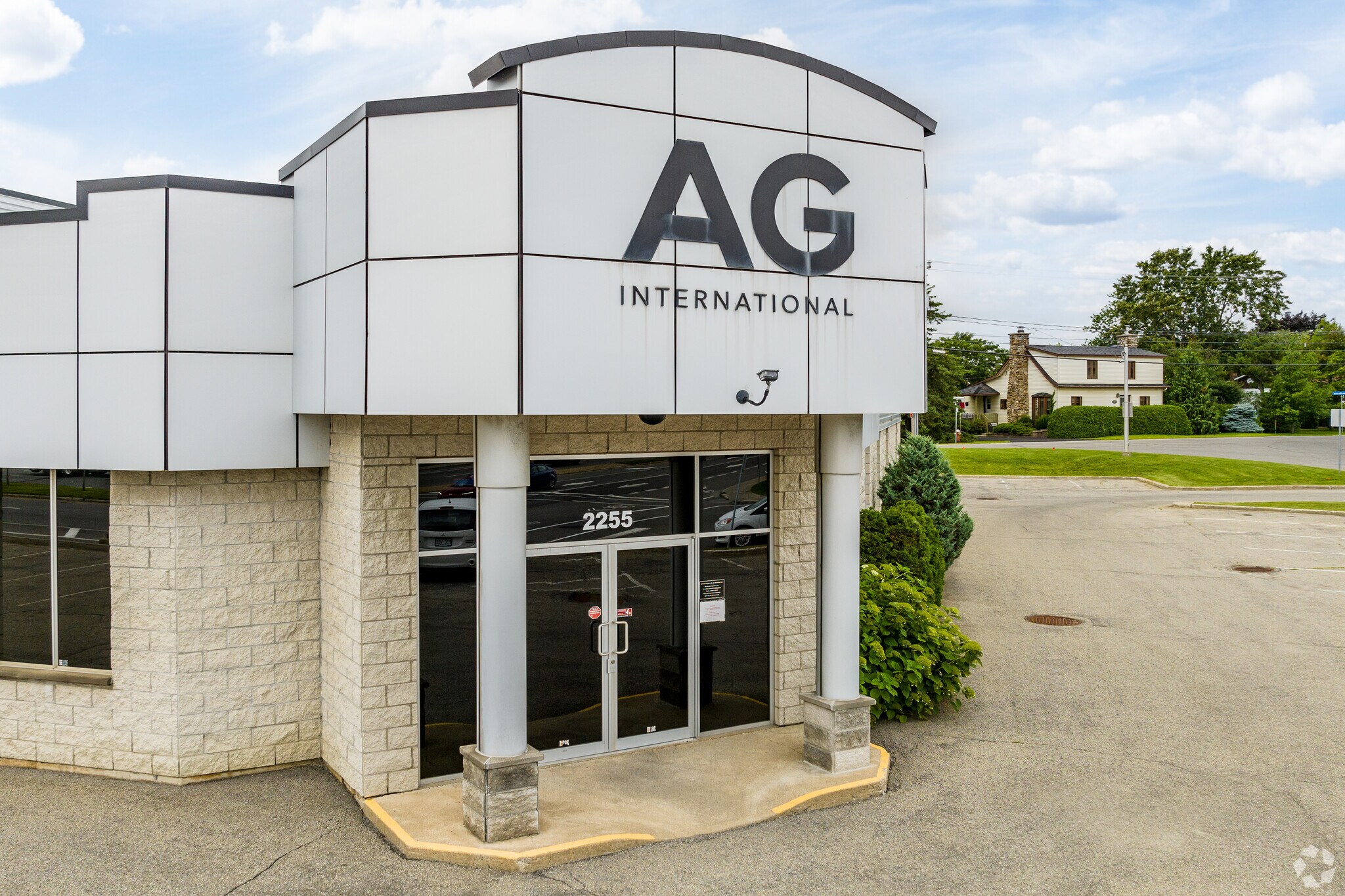 2255 Boul Dagenais O, Laval, QC à vendre Photo du bâtiment- Image 1 de 1