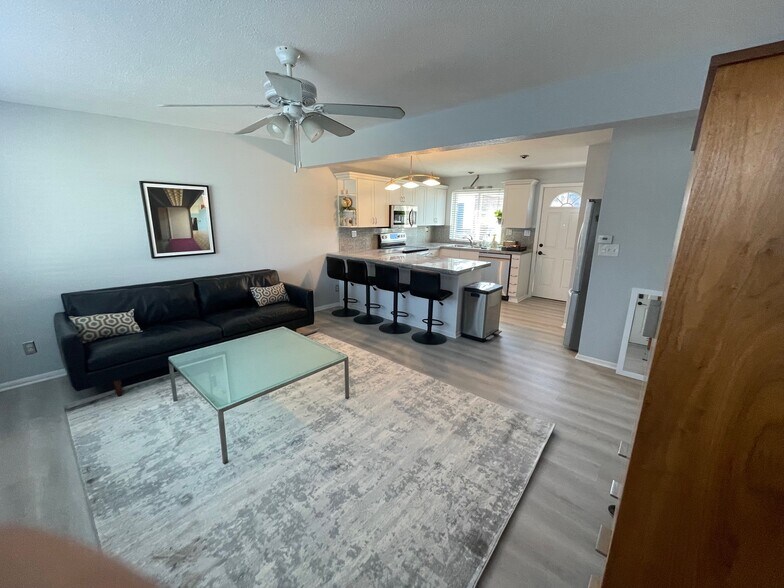 219 S Holly St, Denver, CO for sale - Building Photo - Image 3 of 8