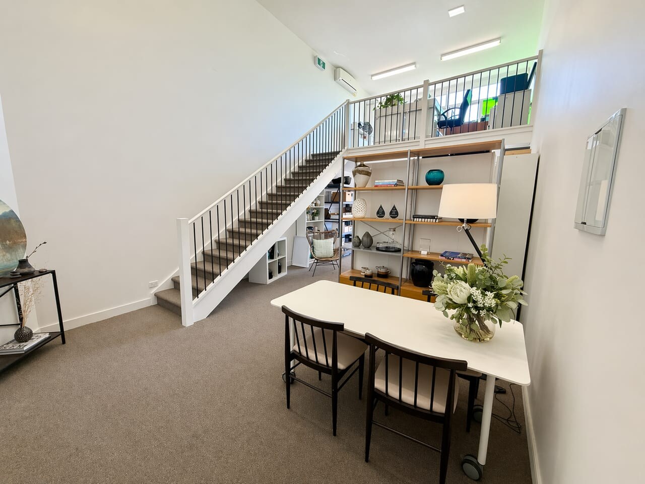9 Melaleuca Dr, Cheltenham for lease Interior Photo- Image 1 of 3