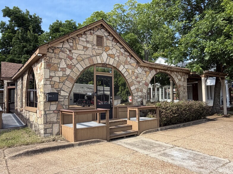 654 W Main St, Tupelo, MS for lease - Building Photo - Image 2 of 15