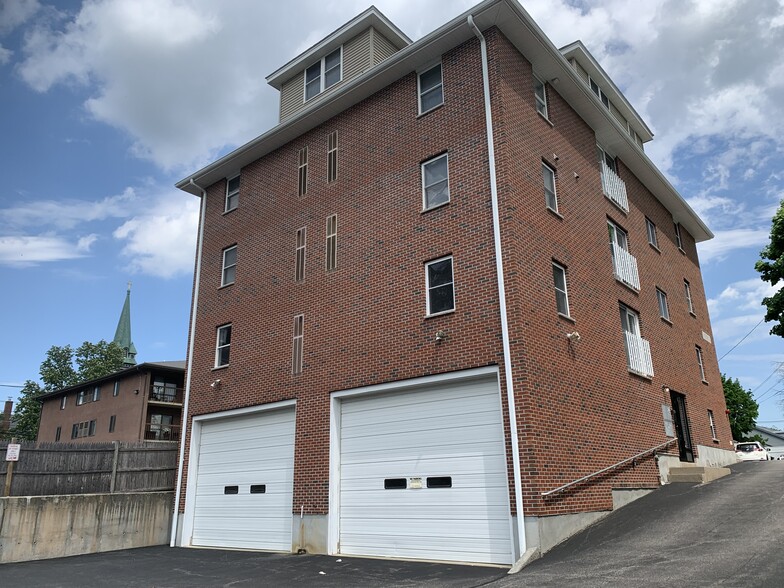 10 Middle Street Ct, Waltham, MA à vendre - Photo du bâtiment - Image 1 de 1