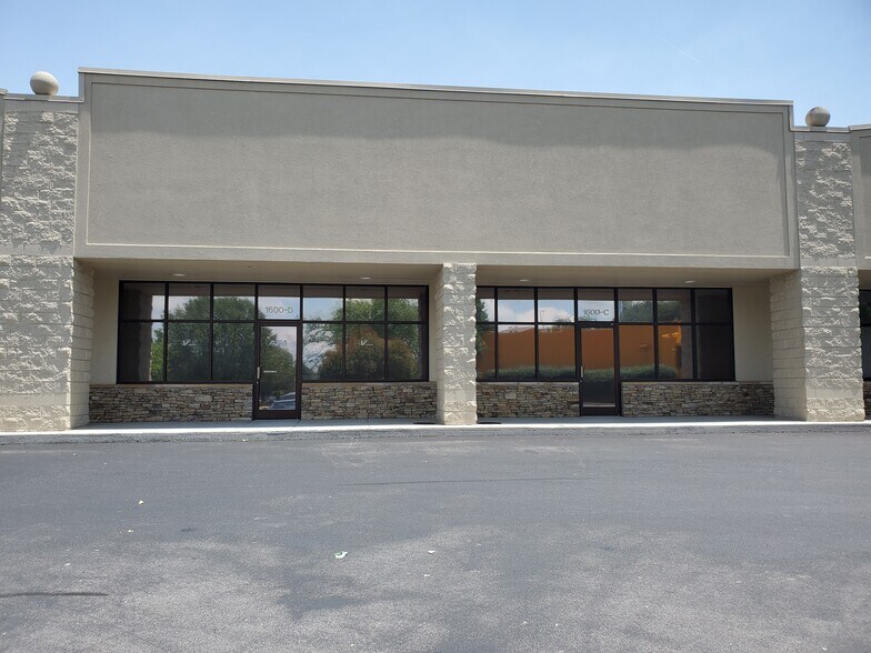 1600 Downtown West Blvd, Knoxville, TN à louer - Photo du bâtiment - Image 3 de 3