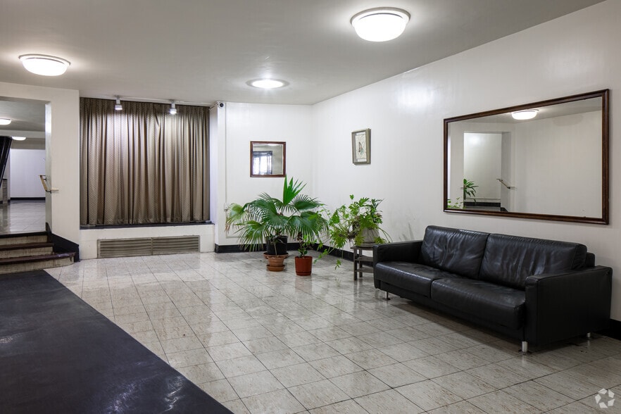 849-851 2nd Ave, New York, NY for lease - Lobby - Image 2 of 7