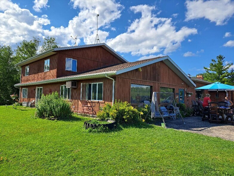 N4241 Boy Scout Dr, Campbellsport, WI à vendre - Photo principale - Image 1 de 1