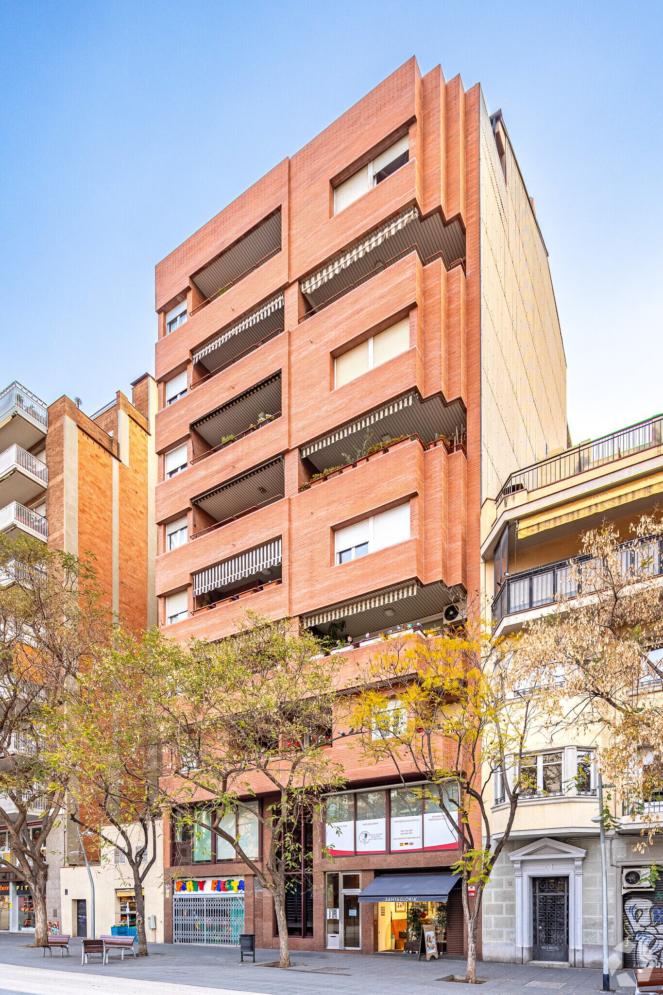 Immeuble residentiel dans Barcelone, Barcelona à vendre Photo principale- Image 1 de 2