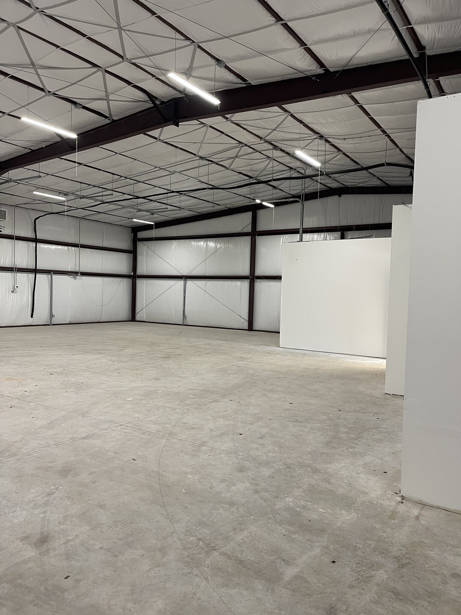 121 CR 423, Spicewood, TX for lease Building Photo- Image 1 of 13