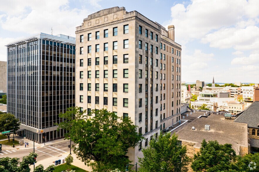 122 W Washington Ave, Madison, WI à louer - Photo du bâtiment - Image 2 de 7