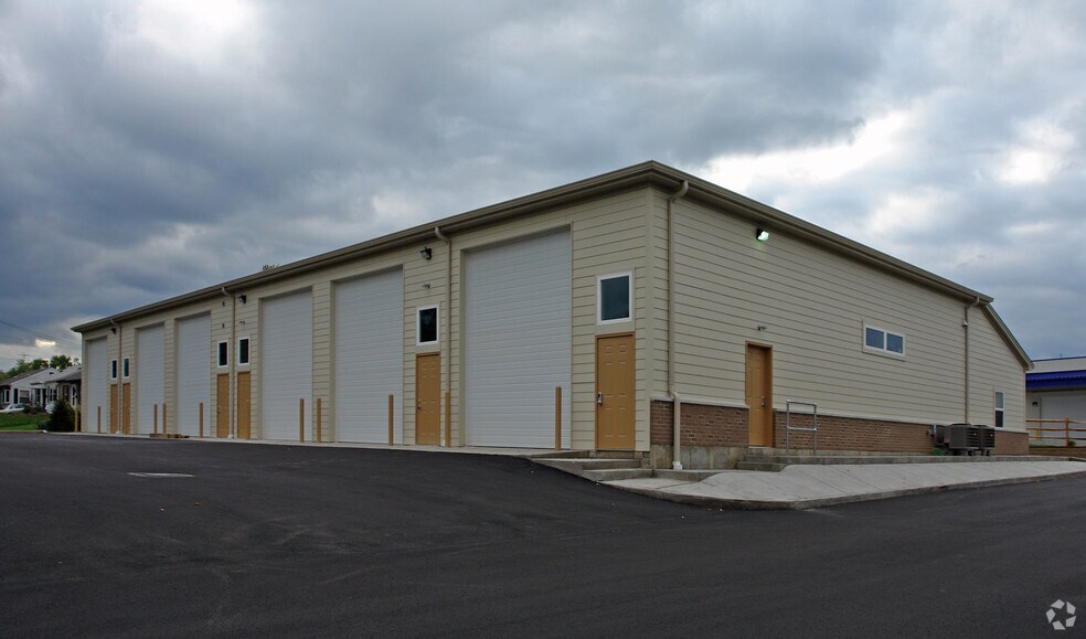 5 N Commerce Park Dr, Cincinnati, OH à louer - Photo du bâtiment - Image 2 de 2