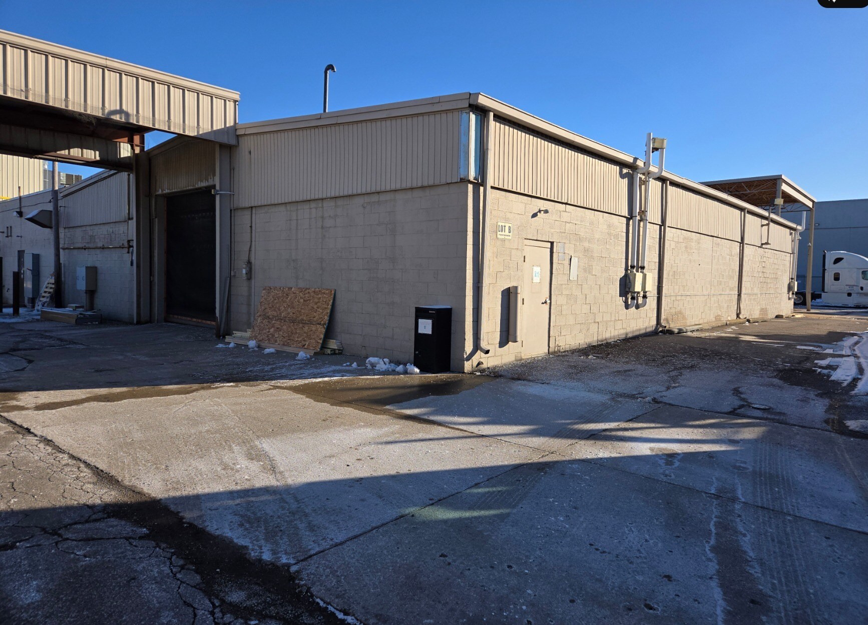 11464 Stephens Rd, Warren, MI for lease Building Photo- Image 1 of 2