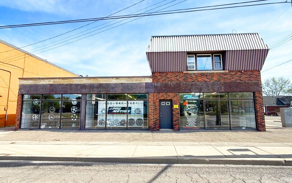 123 Queenston Rd, Hamilton, ON à louer - Photo du bâtiment - Image 1 de 3