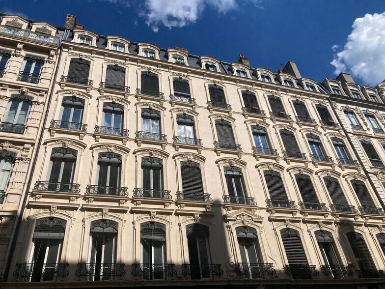 97 Rue Président Edouard Herriot, Lyon à louer - Photo du bâtiment - Image 2 de 3