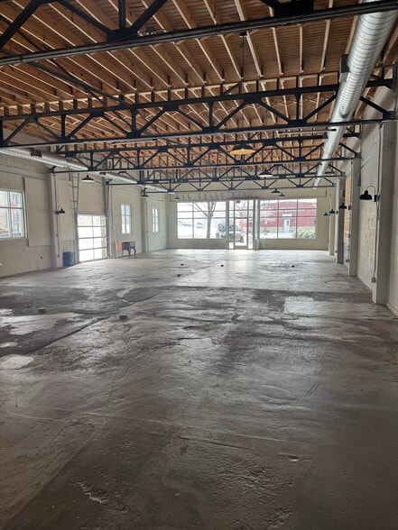 113 E 6th St, Columbia, TN for lease - Building Photo - Image 2 of 5