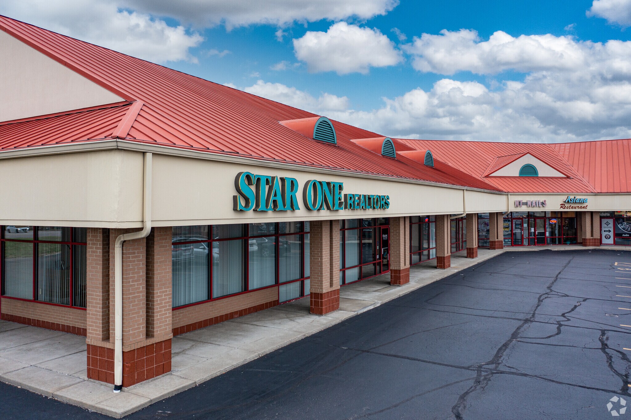 6875 Fountains Blvd, West Chester, OH for lease Primary Photo- Image 1 of 9