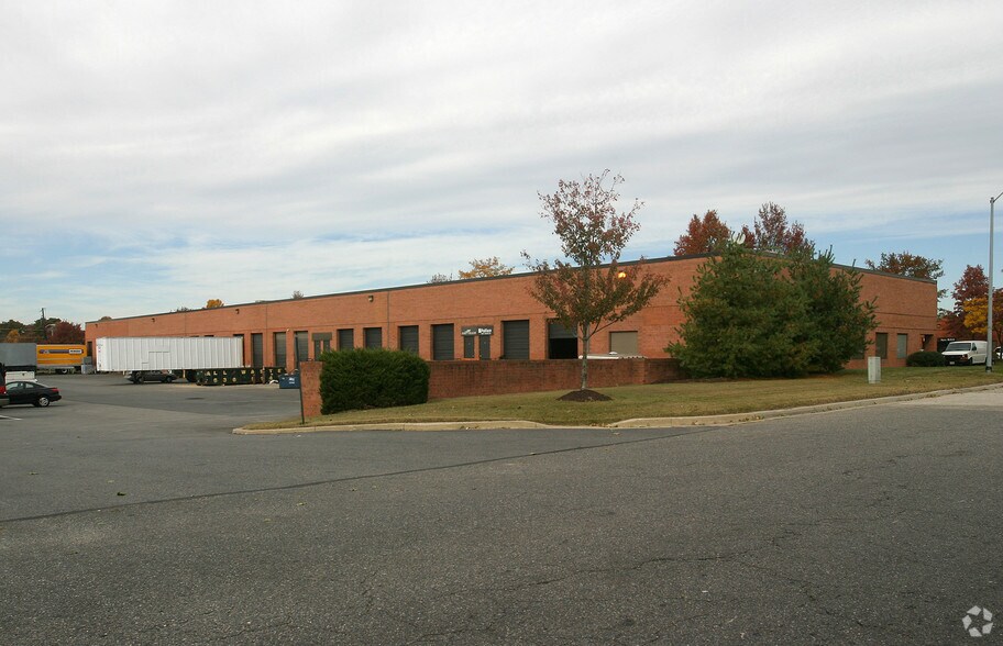 7504 Connelley Dr, Hanover, MD à louer - Photo du bâtiment - Image 3 de 5