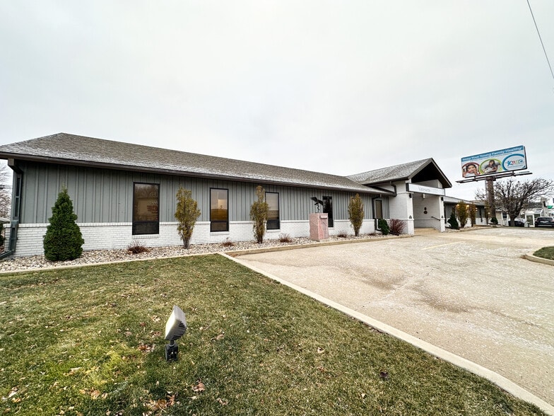 307 W 41st St, Sioux Falls, SD à louer - Photo du bâtiment - Image 3 de 7
