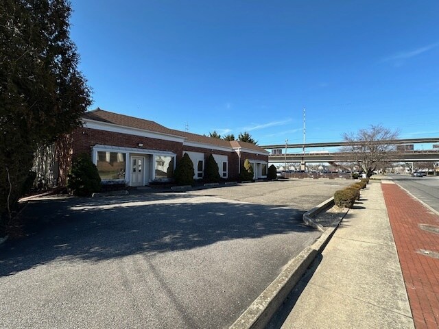 20 John St, Amityville, NY for lease - Building Photo - Image 3 of 16