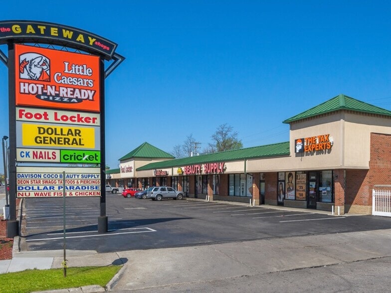 2918-2974 W Davison Ave, Detroit, MI for lease - Building Photo - Image 2 of 4