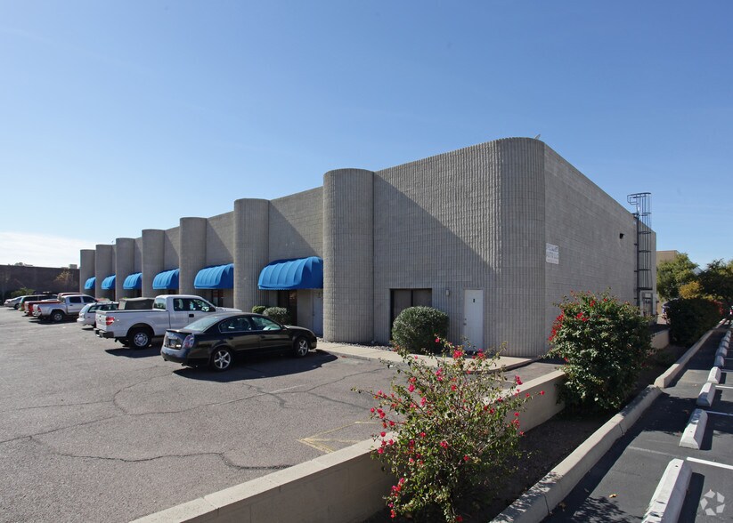 302 W Melinda Ln, Phoenix, AZ à louer - Photo du bâtiment - Image 3 de 4