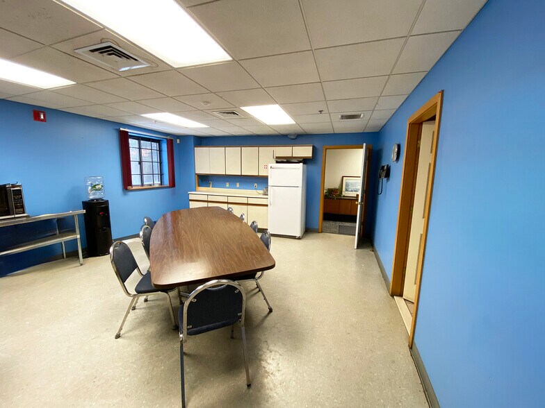 29 Diana Ln, Dracut, MA à vendre - Photo du bâtiment - Image 3 de 9