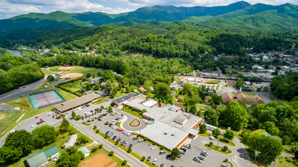 470 Center St, Bryson City, NC à vendre - Aérien - Image 3 de 6