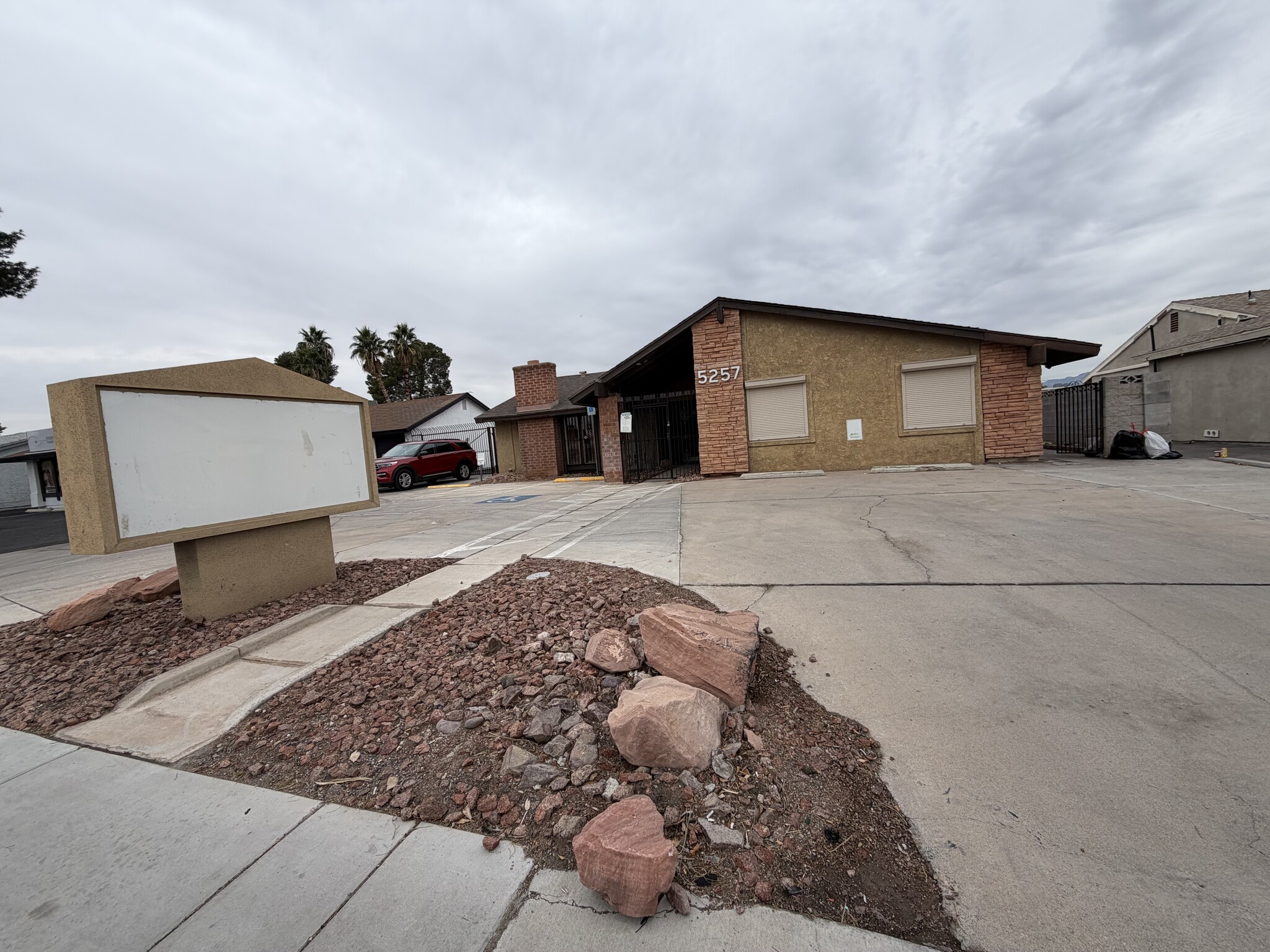 5257 S Eastern Ave, Las Vegas, NV for sale Primary Photo- Image 1 of 14