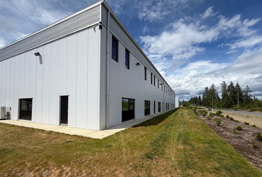 2799 Beck Av, Courtenay, BC for lease - Primary Photo - Image 1 of 3