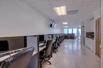 5220 S University Dr, Davie, FL à louer Photo intérieure- Image 1 de 9